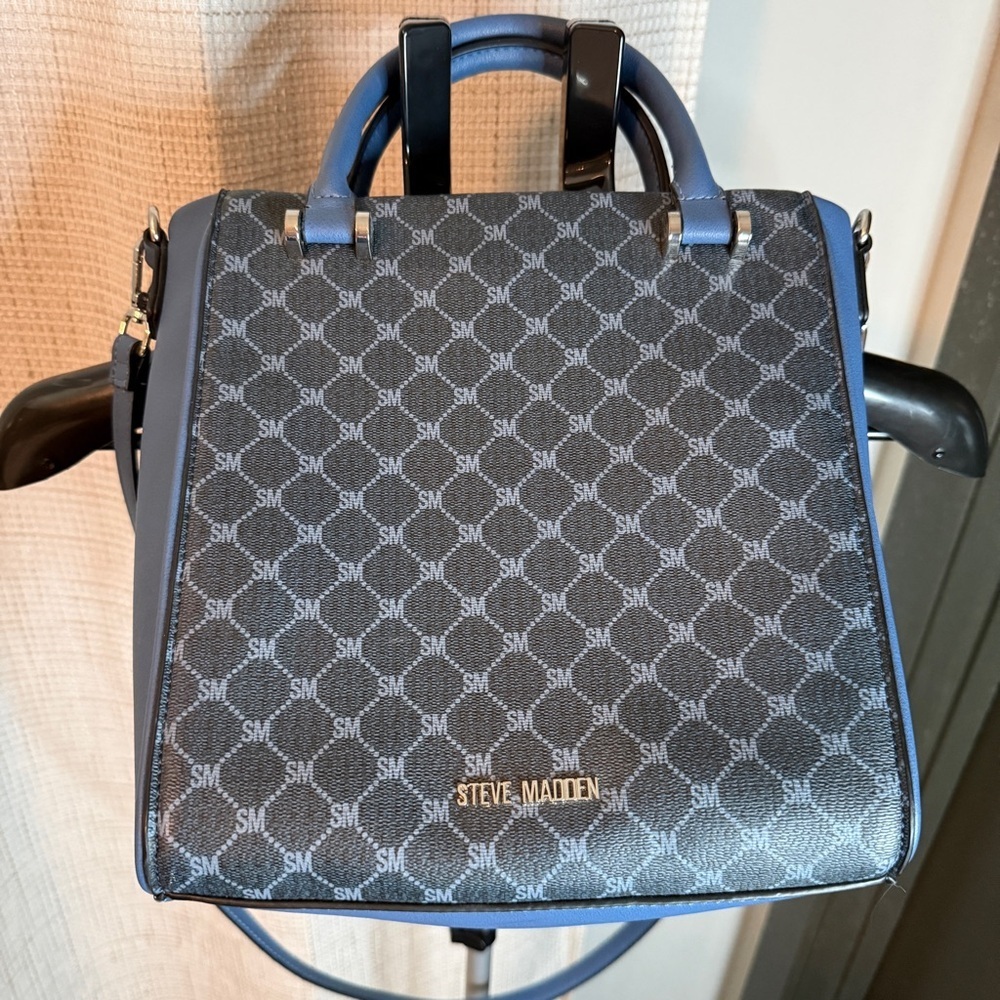 Steve Madden Shopping Shoulder bag with attached wallet